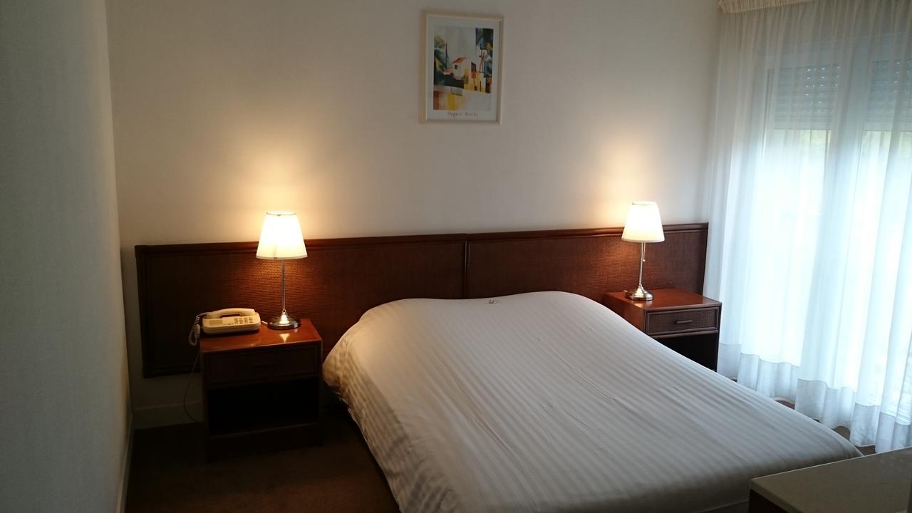 Hotel Restaurant - La Ferme De Vaux クレイユ エクステリア 写真