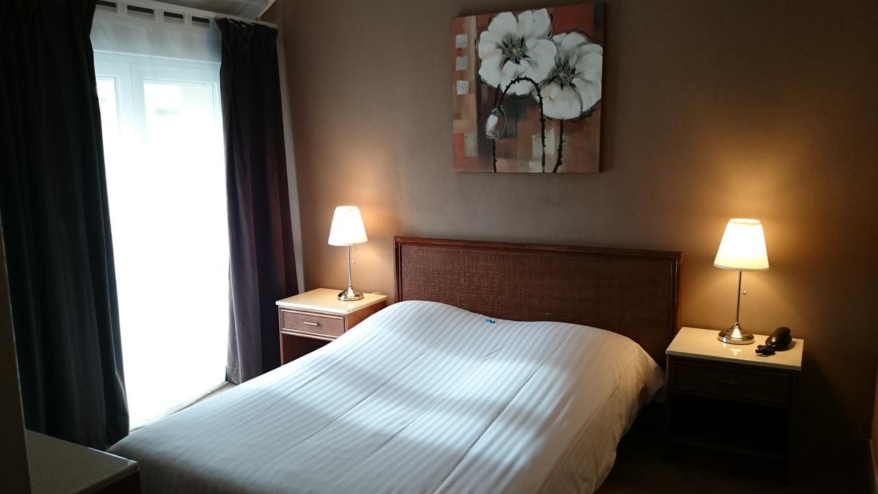 Hotel Restaurant - La Ferme De Vaux クレイユ エクステリア 写真