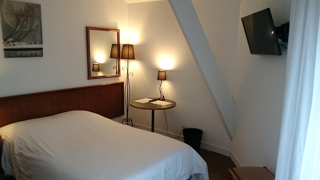 Hotel Restaurant - La Ferme De Vaux クレイユ エクステリア 写真